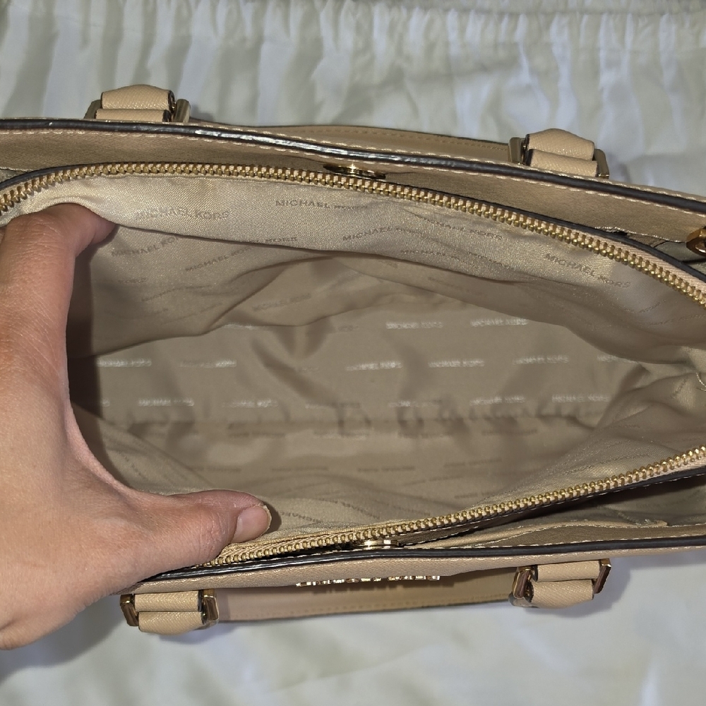 Michael Kors Savannah Large Satchel - Picture 11 of 15
